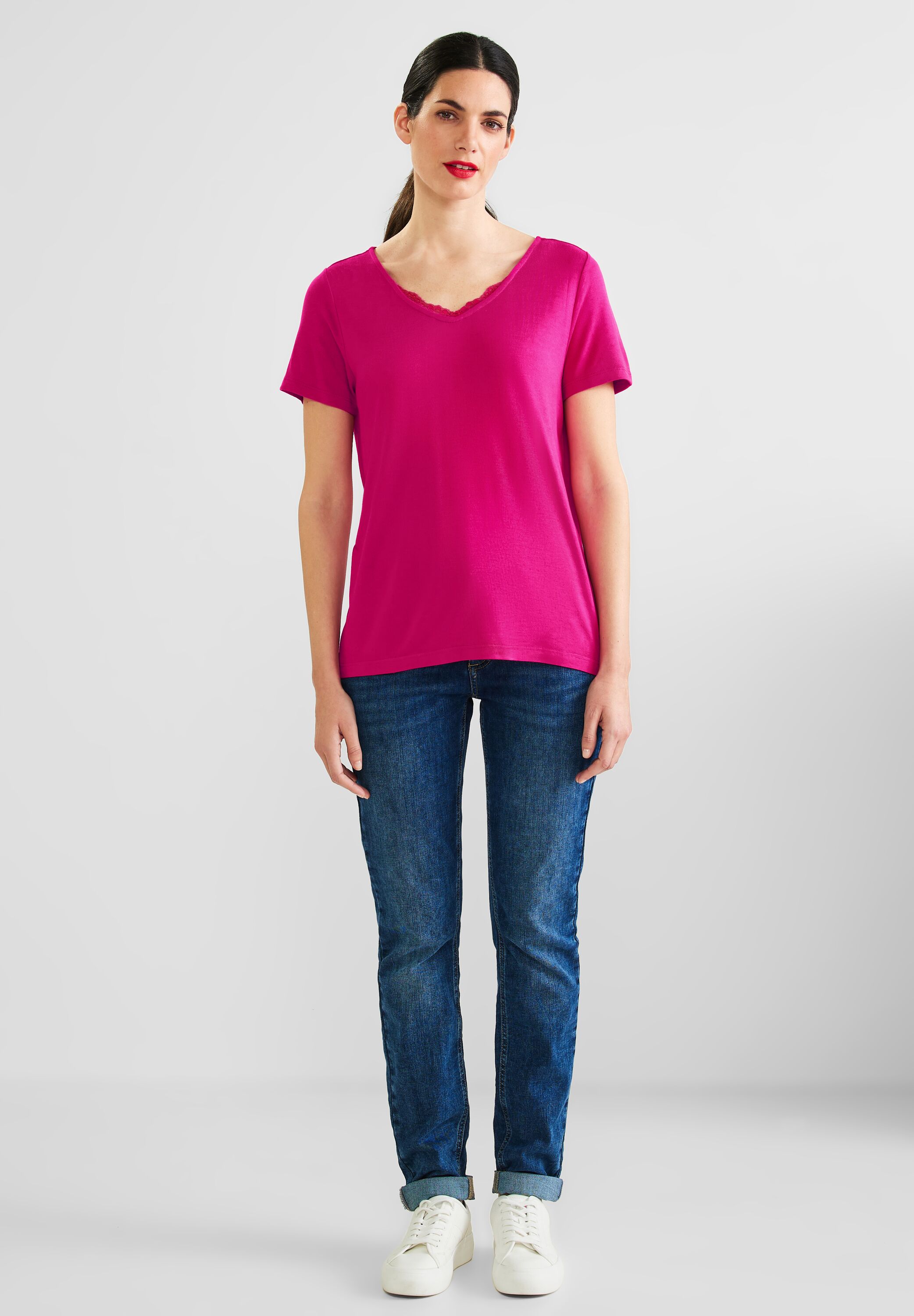 V-Neck Shirt mit Spitze