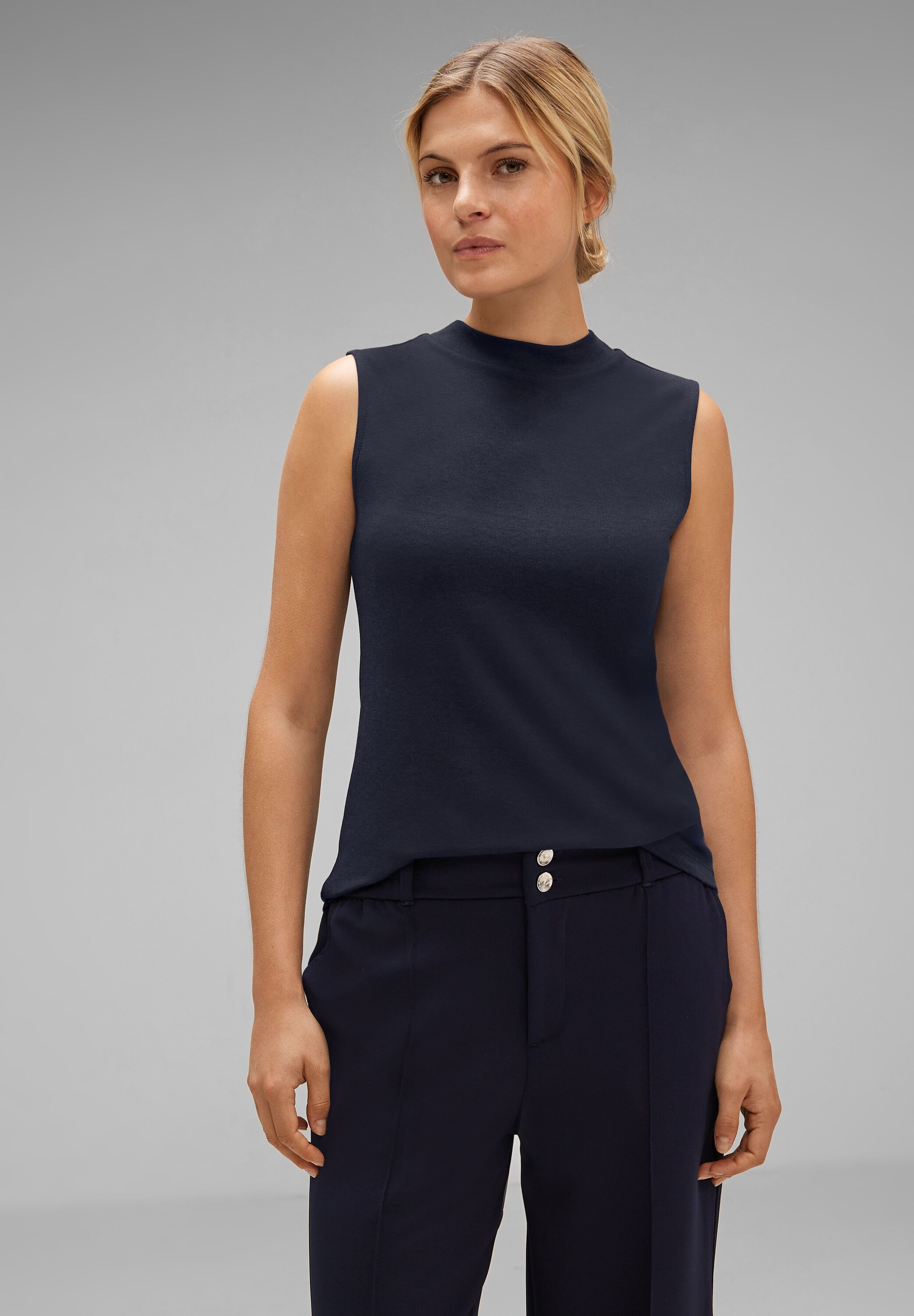 Basic Top mit Stehkragen