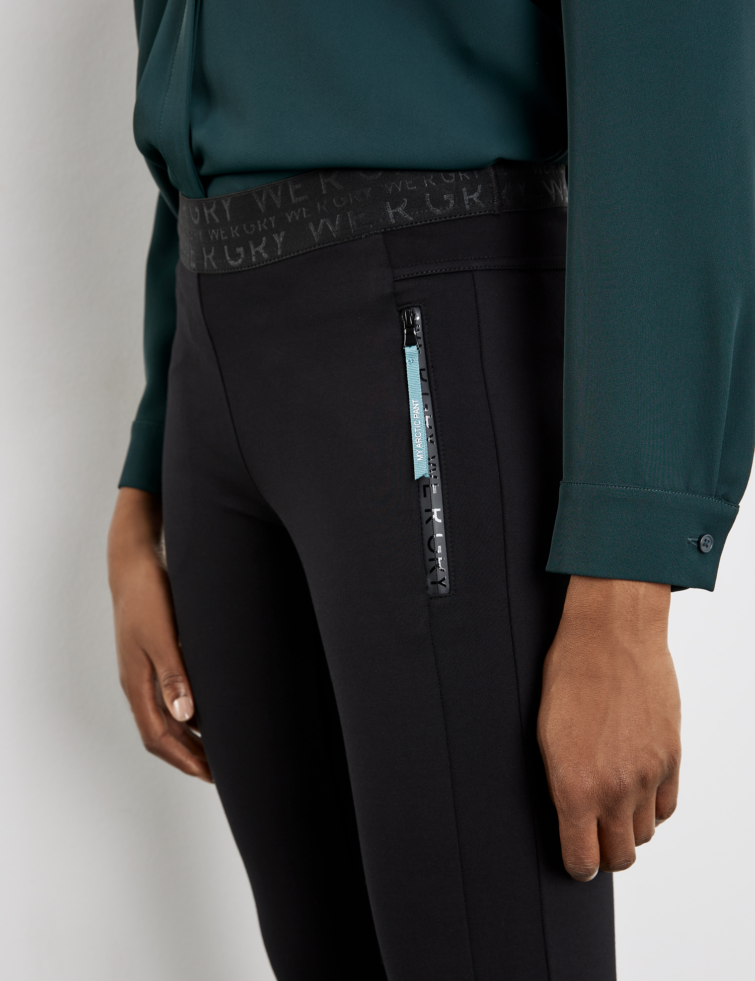 Moderne Stretchhose mit Gummibund