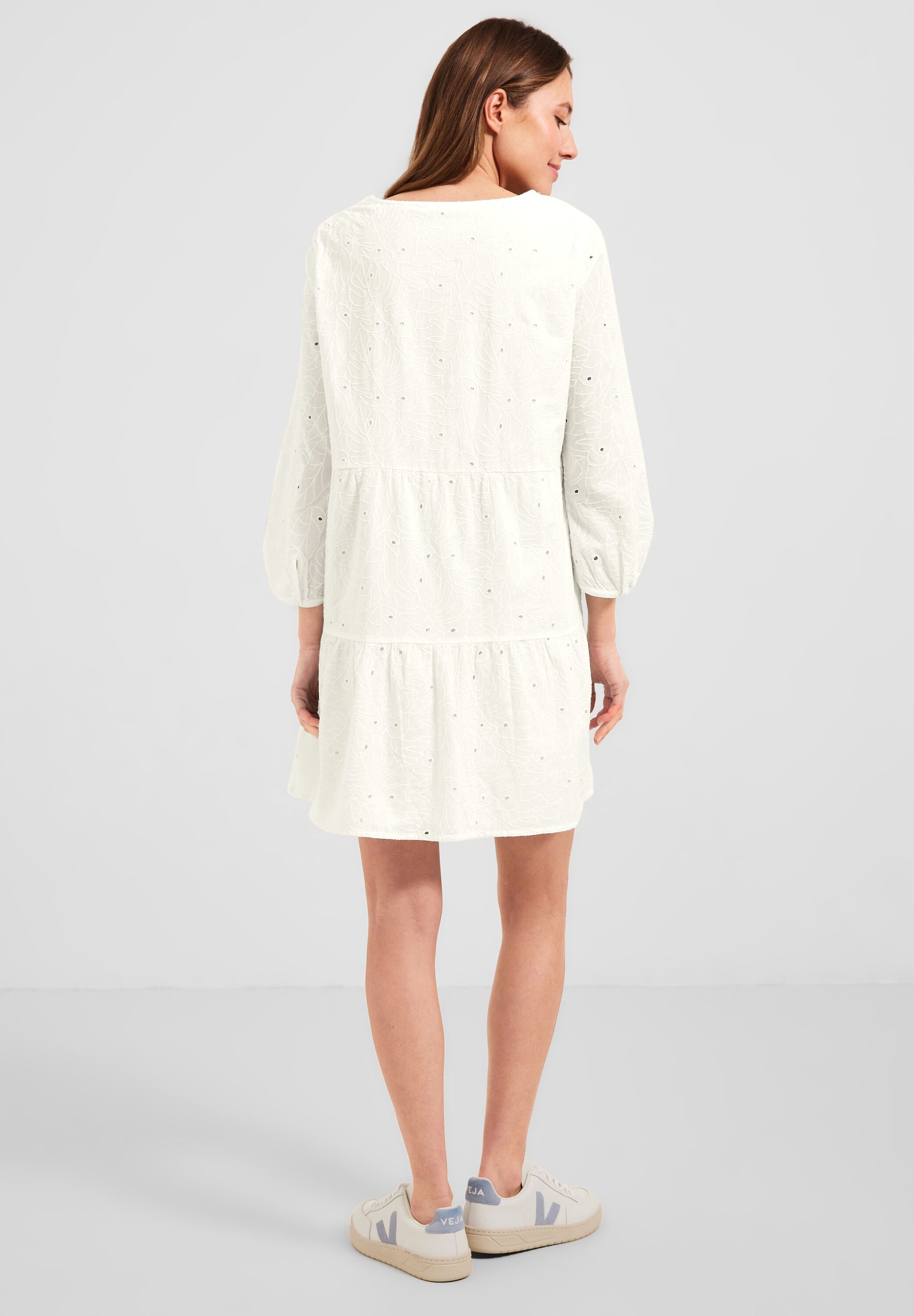 Stickerei Kleid mit Volants