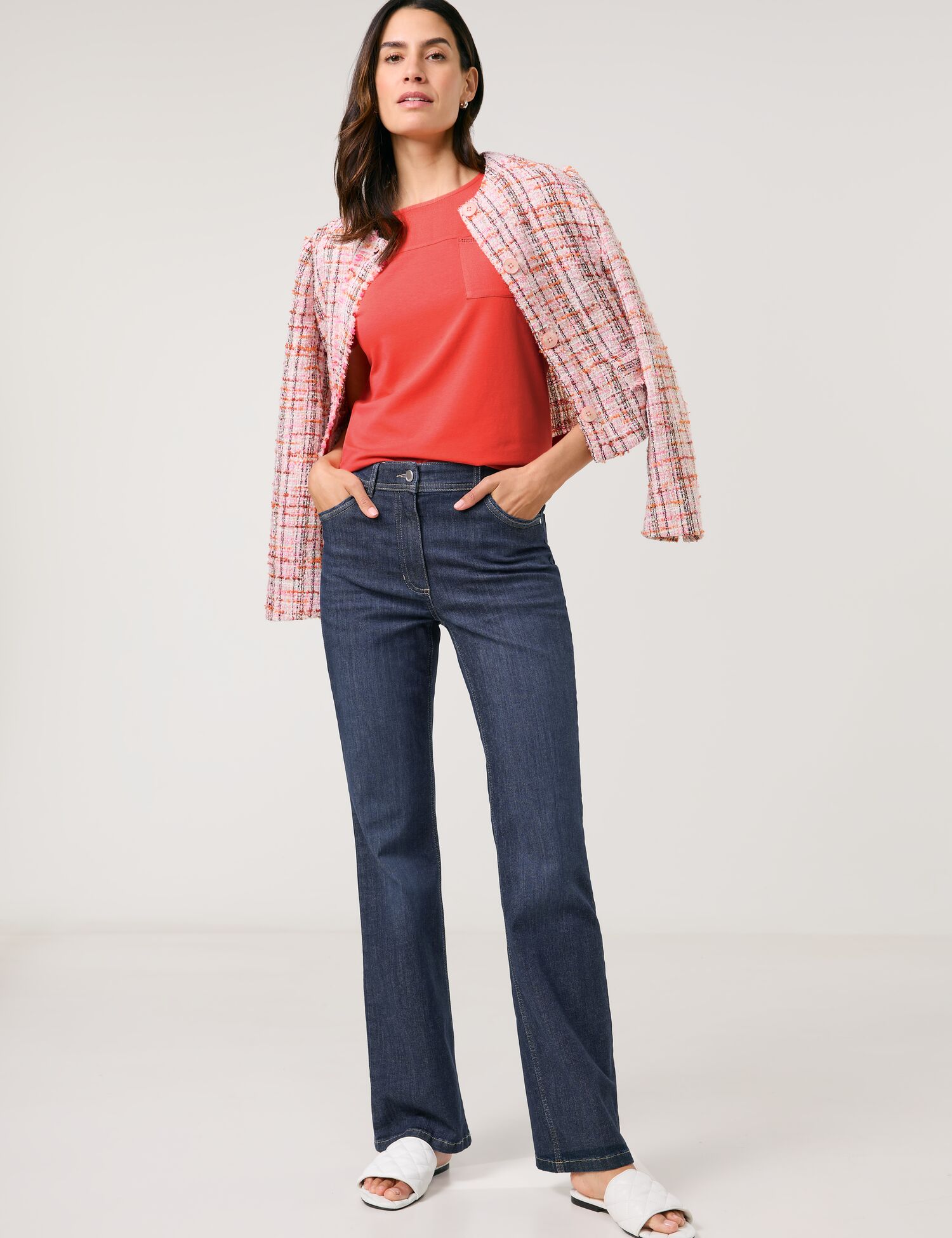 Kurzarmshirt mit Material-Patch und Ziersteinchen