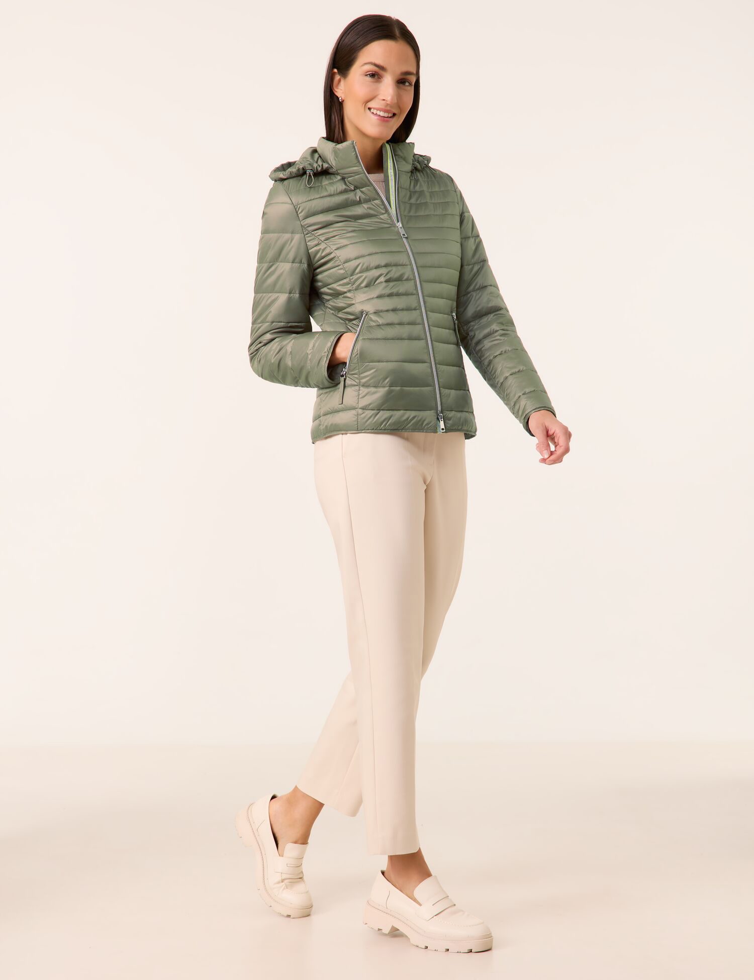 Steppjacke mit abnehmbarer Kapuze