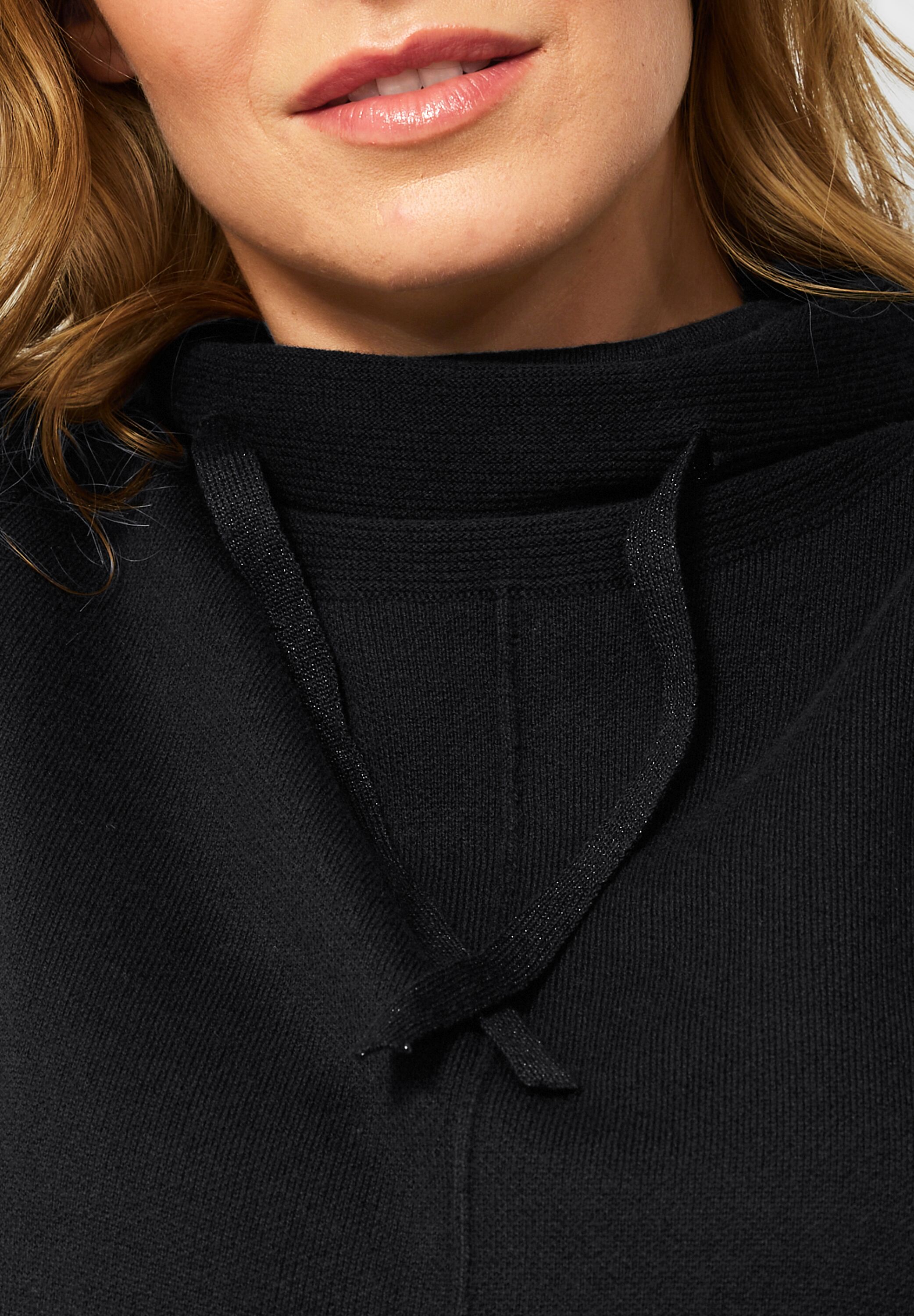 Kleid mit Volumenkragen