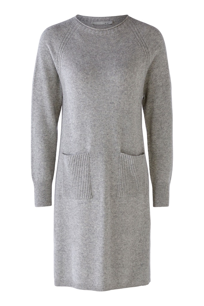 Strickkleid mit aufgesetzten Taschen