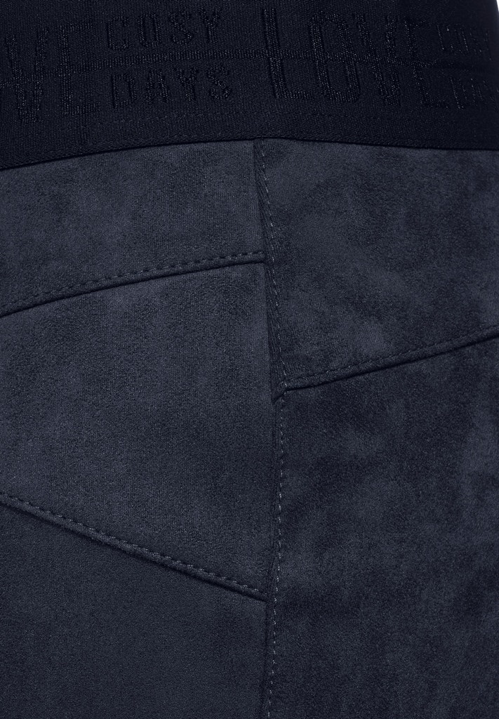 Slim Fit Hose in Velours