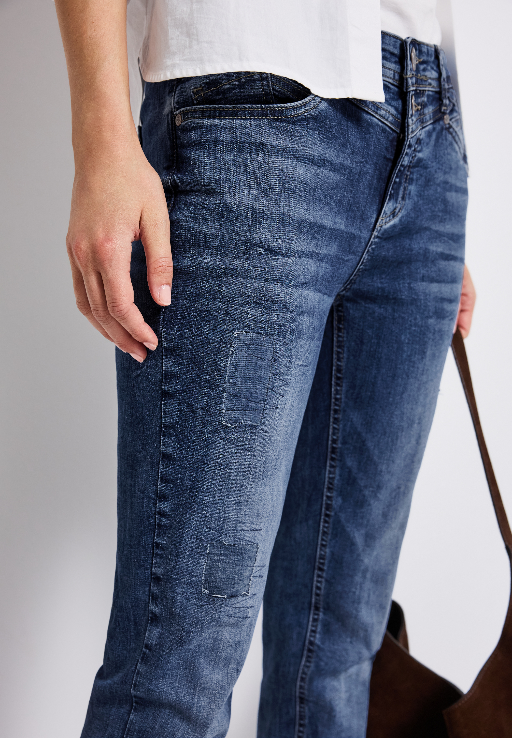 Jeans mit Destroyed Details