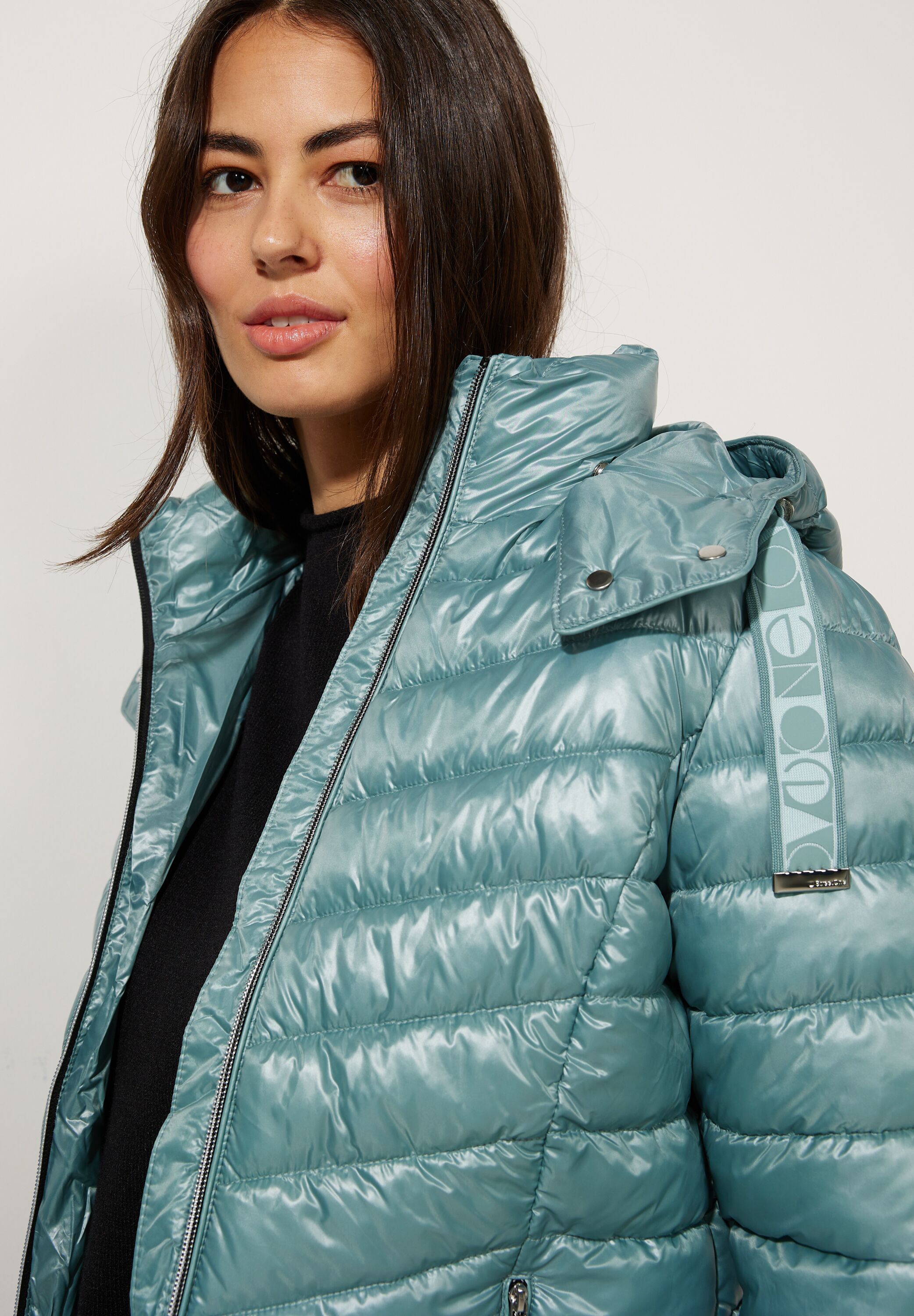 Kurze Steppjacke mit Kapuze