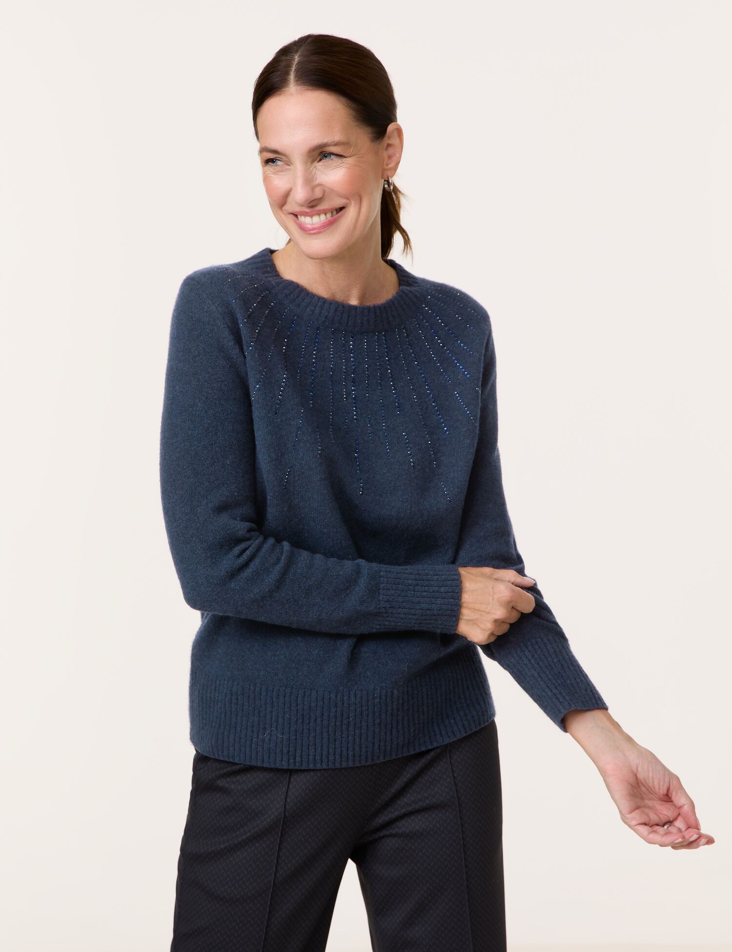 Strickpullover mit Ziersteinchen