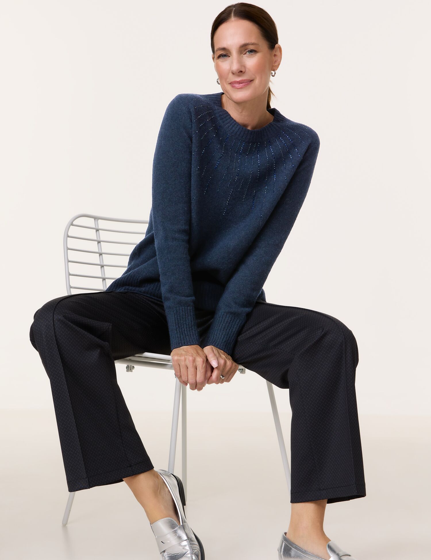 Strickpullover mit Ziersteinchen
