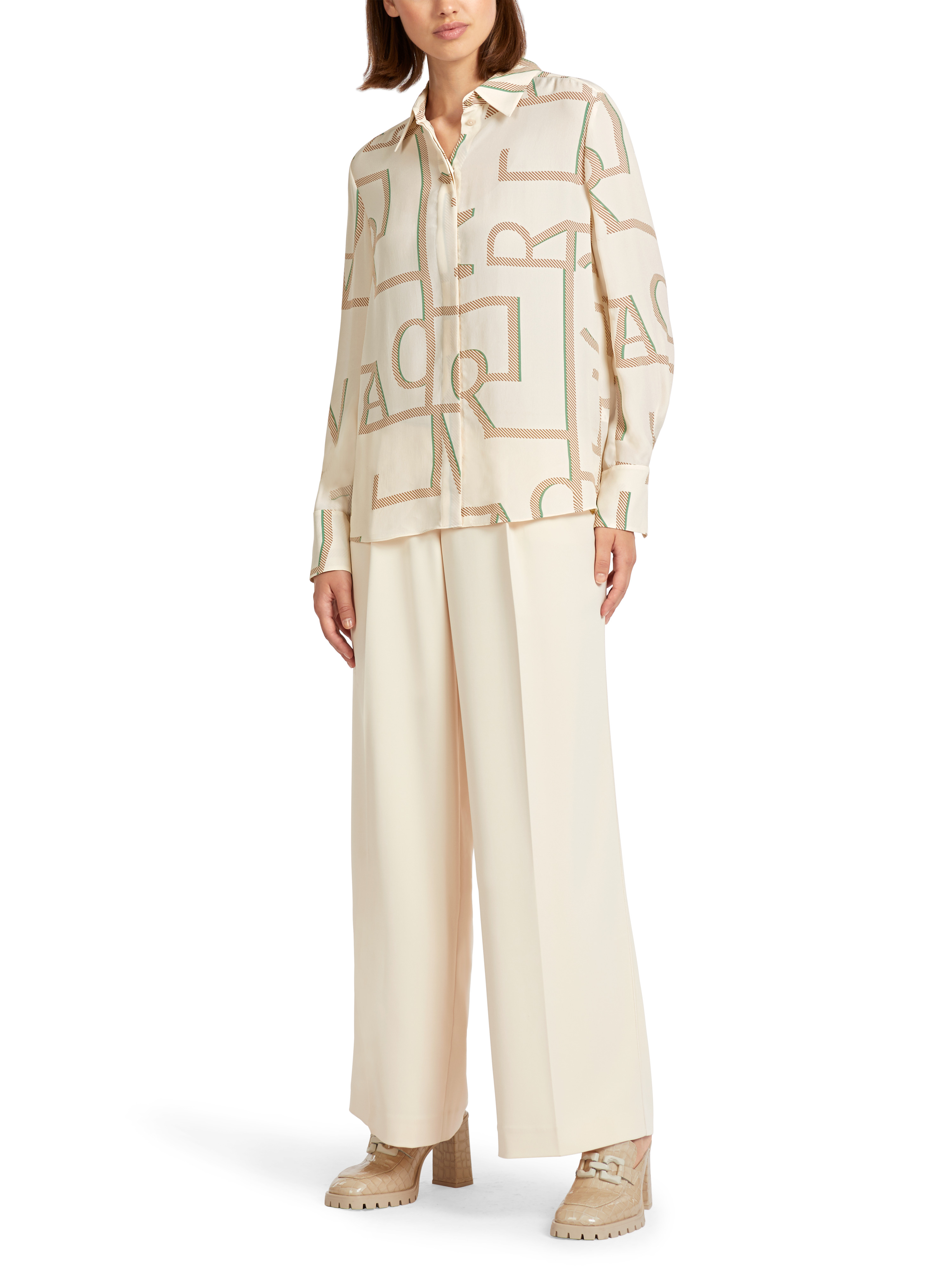 Bluse im MC-Schriftzug-Dessin