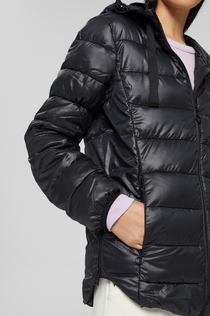 Recycelt: leichte Steppjacke mit Kapuze