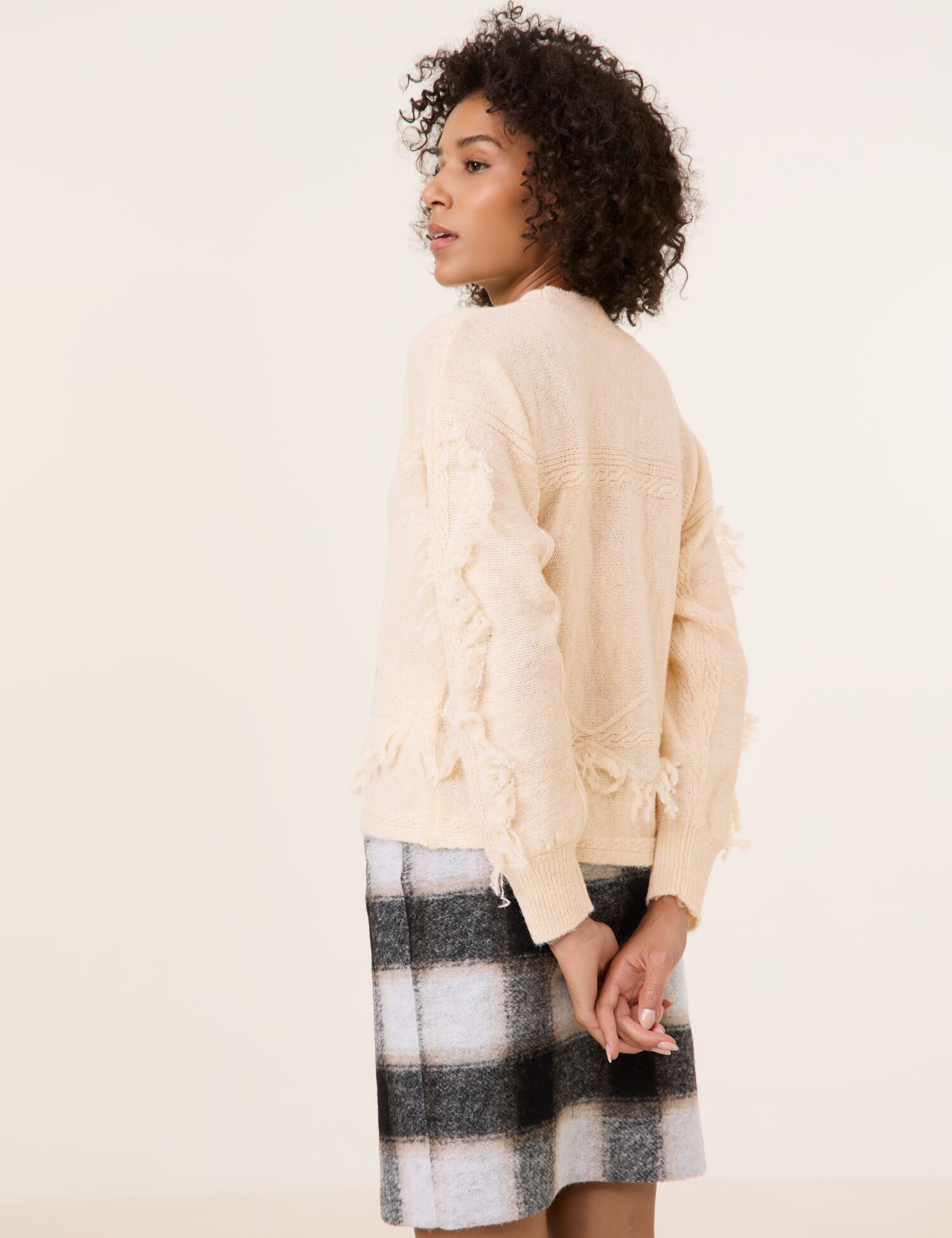 Strickpullover mit Fransen