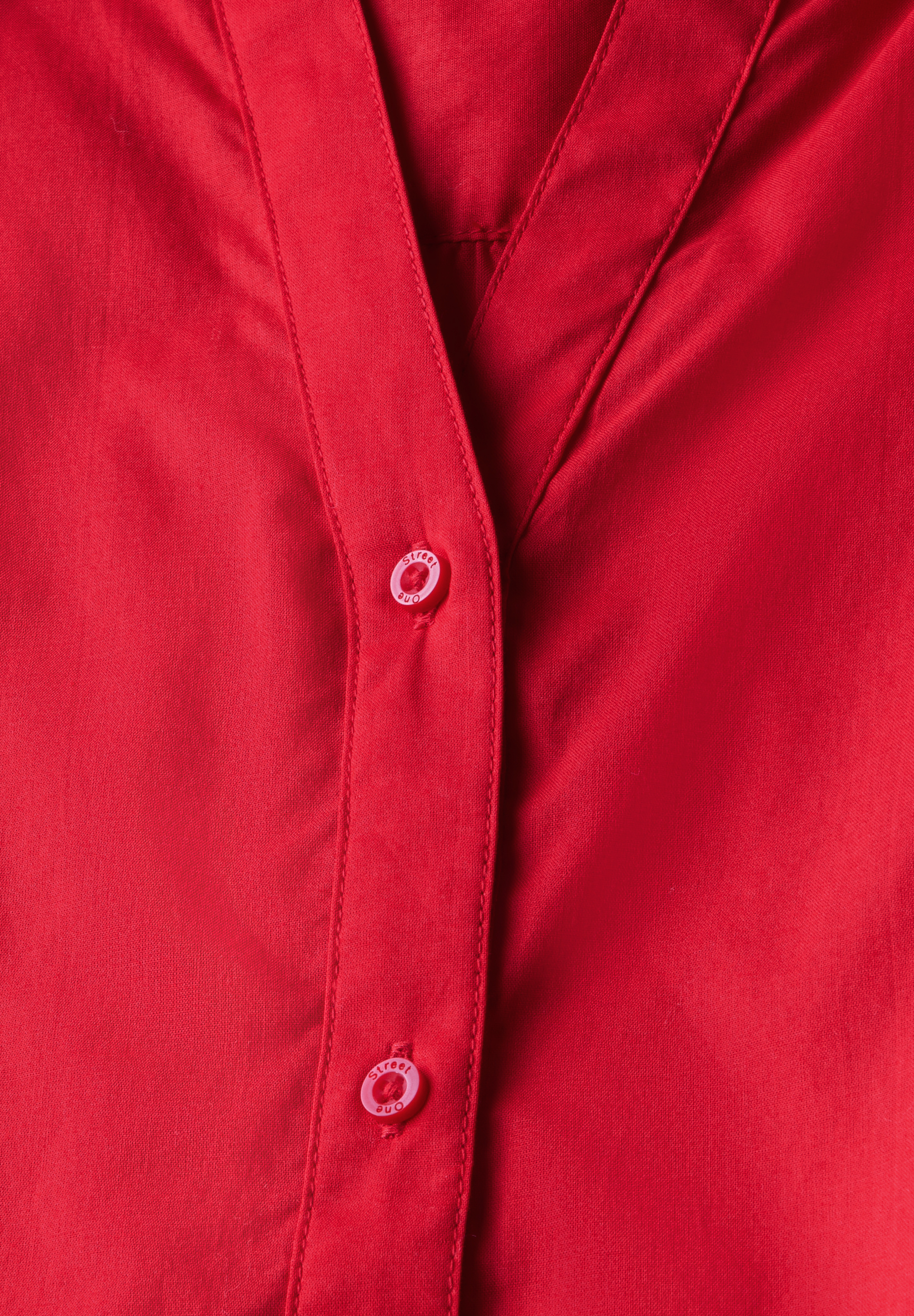 Bluse mit Tapedetails Bluse mit Tapedetails