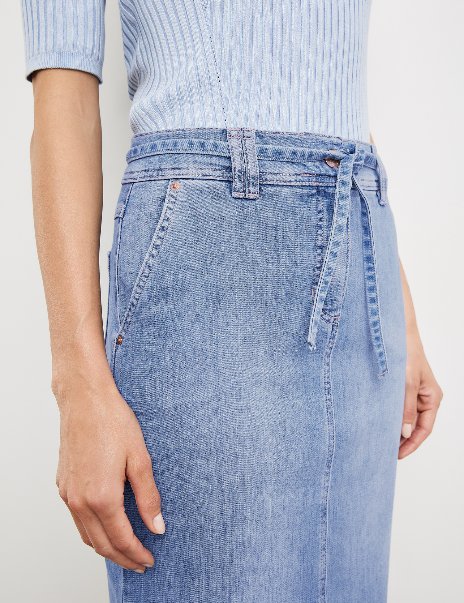 Jeansrock mit Washed-Out Effekt