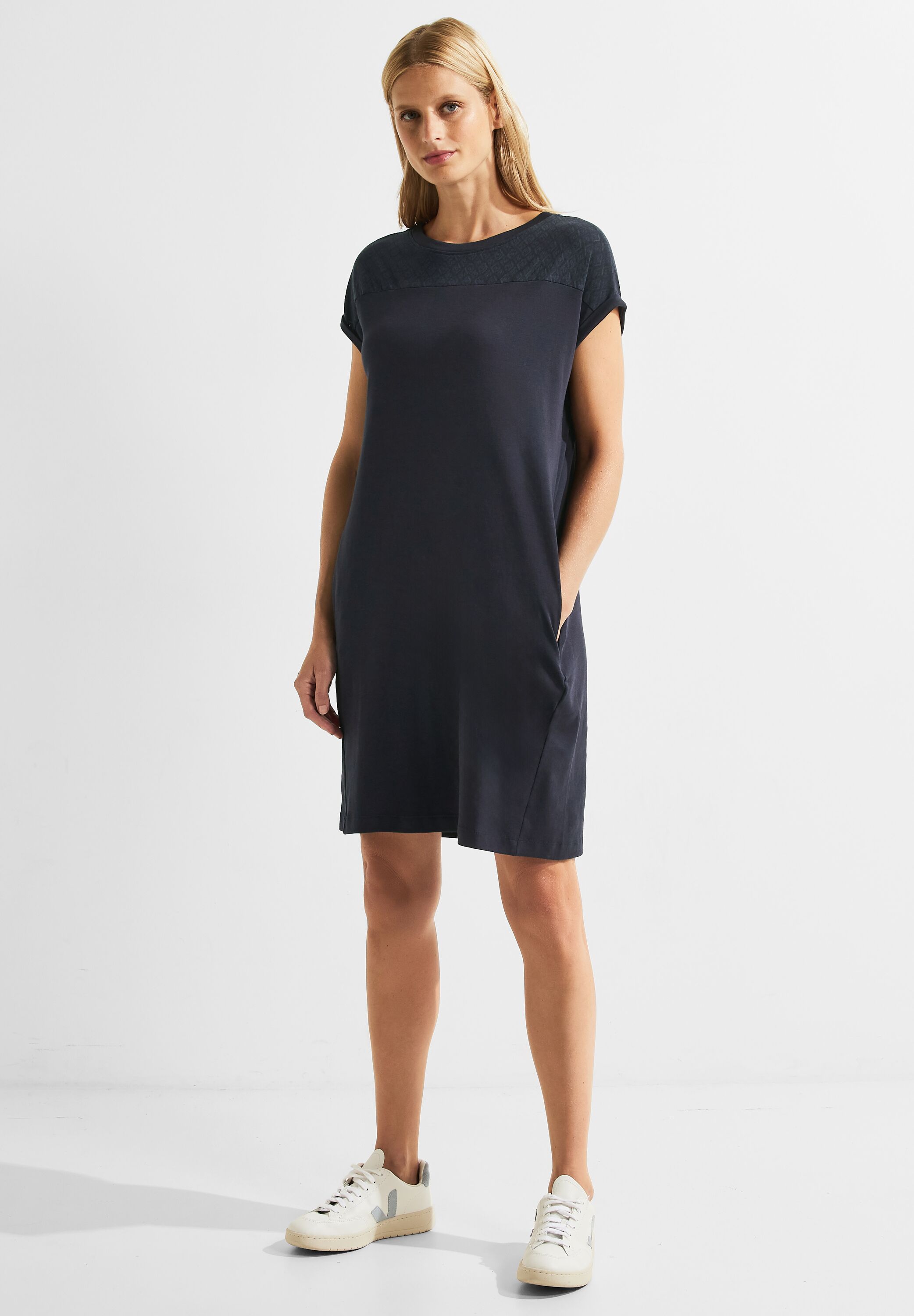 Materialmix Kleid