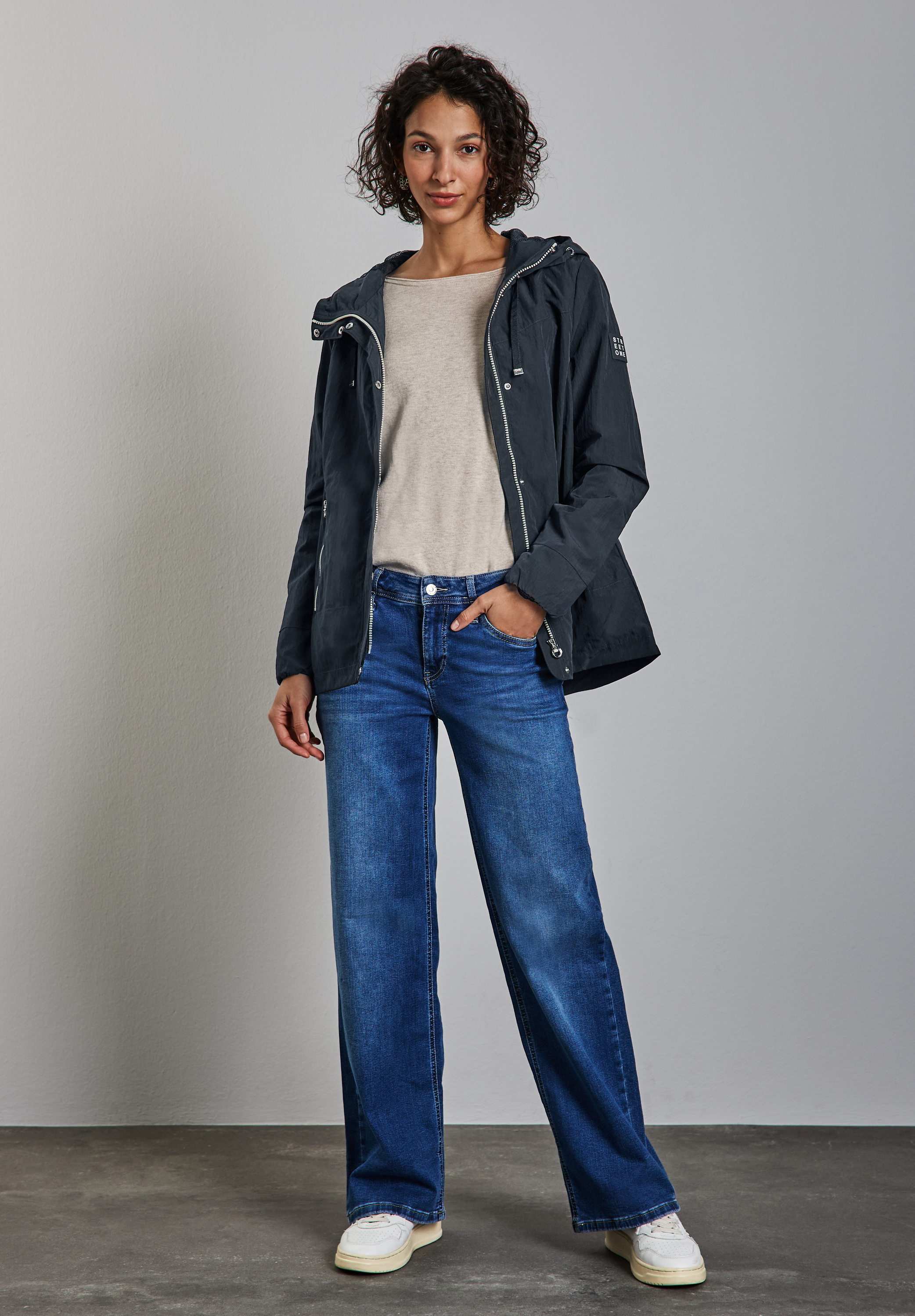 Moderner Windbreaker