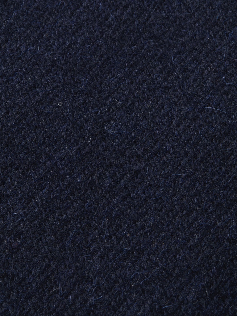Classic half zip pullover contains Wool